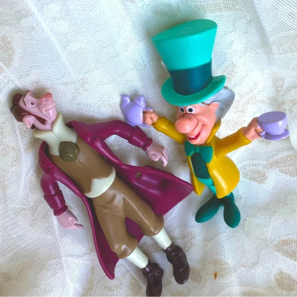 Disney Collectibles Figurine Set of 2 Action Figures in Purple Cloak & Long Hat - Picture 1 of 3